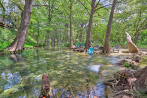 Creekside Cabins - The Texan